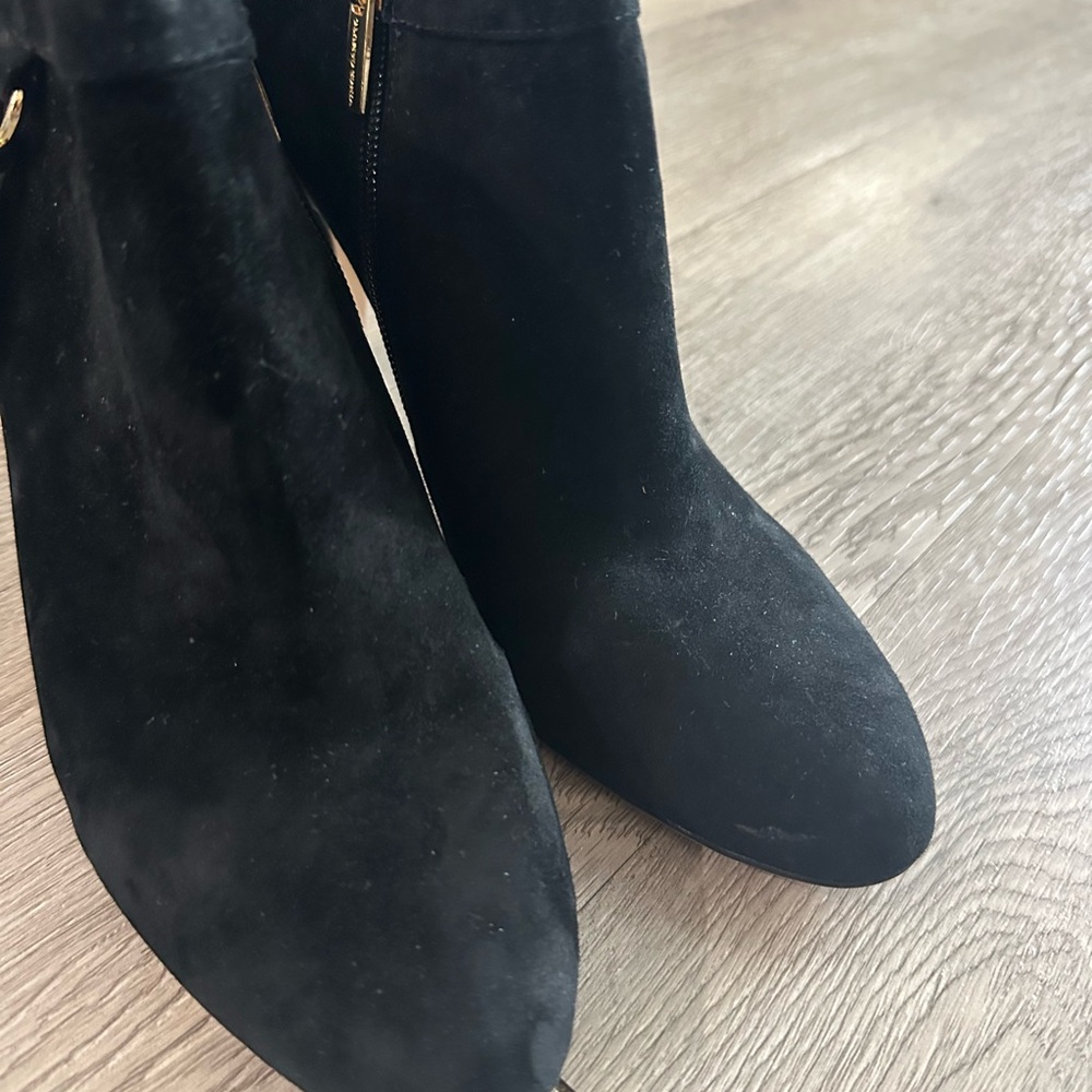 Vince Camuto Vecka Black Suede Heeled Bootie Size 9.5 M - Picture 3 of 14